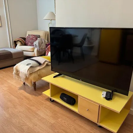 아파트 Comforting, Warm And Easy To Get Anywhere