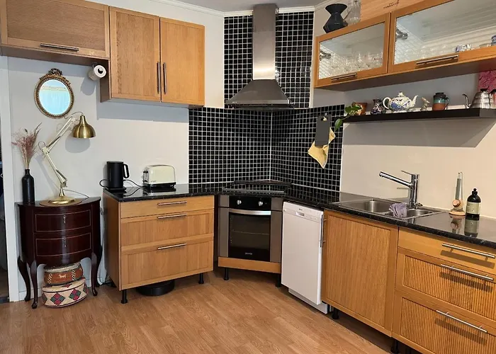 Comforting, Warm And Easy To Get Anywhere 公寓 *