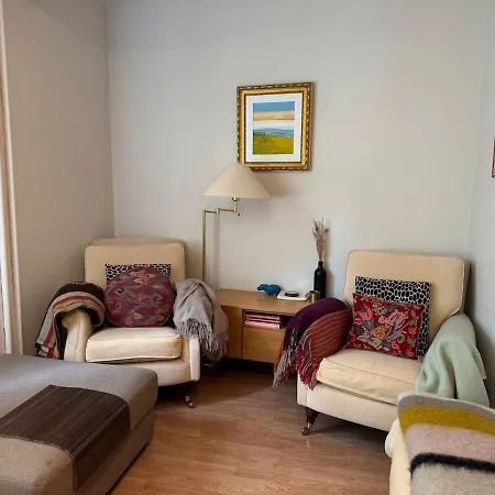 Apartman Comforting, Warm And Easy To Get Anywhere *